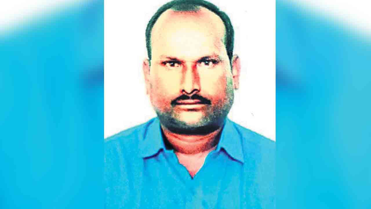 అప్పుల బాధతో రైతు బలవన్మరణం