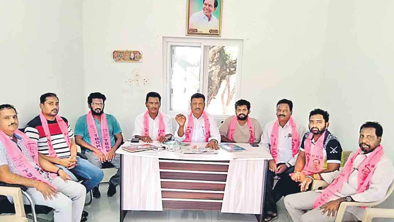 ఎల్లో, రెడ్‌ కార్డుల విధానాన్ని నిలిపేయాలి