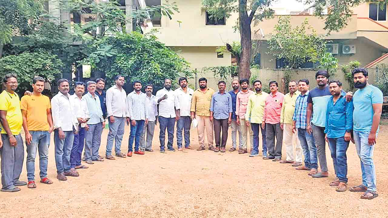 ఉచిత విద్యుత్‌ కట్‌ చేస్తున్నరు