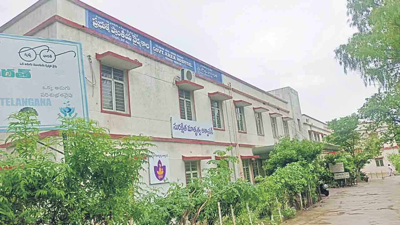 మాత్రల కోసం ప్రైవేట్‌ దవాఖానలకు పరుగులు