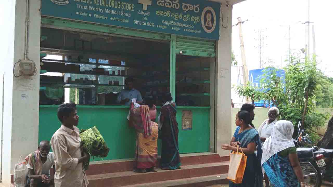 అరకొర వసతులు