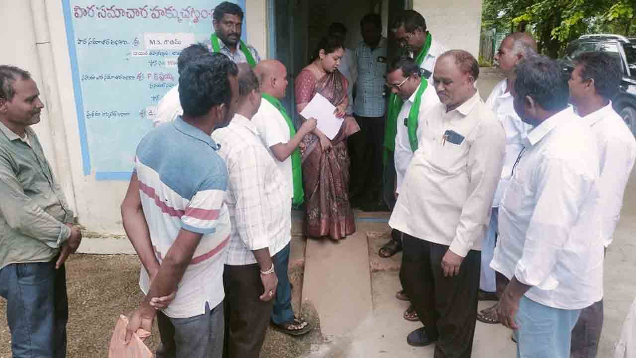 ‘సీతారామ’ పనులను అడ్డుకున్న అఖిలపక్షం