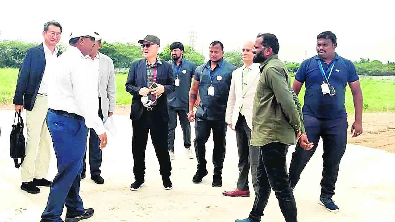 త్వరలో యంగ్‌వన్‌ దుస్తుల తయారీ