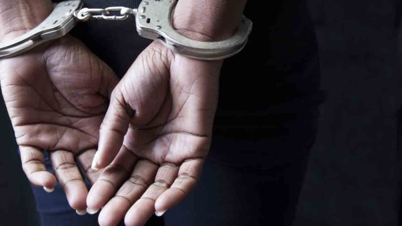 ఉద్యోగాలిప్పిస్తామంటూ మోసం