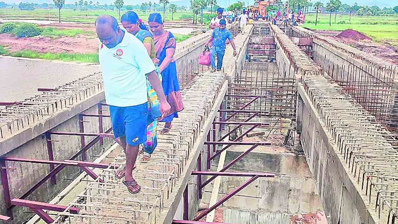 అడుగు తడబడితే అంతే..