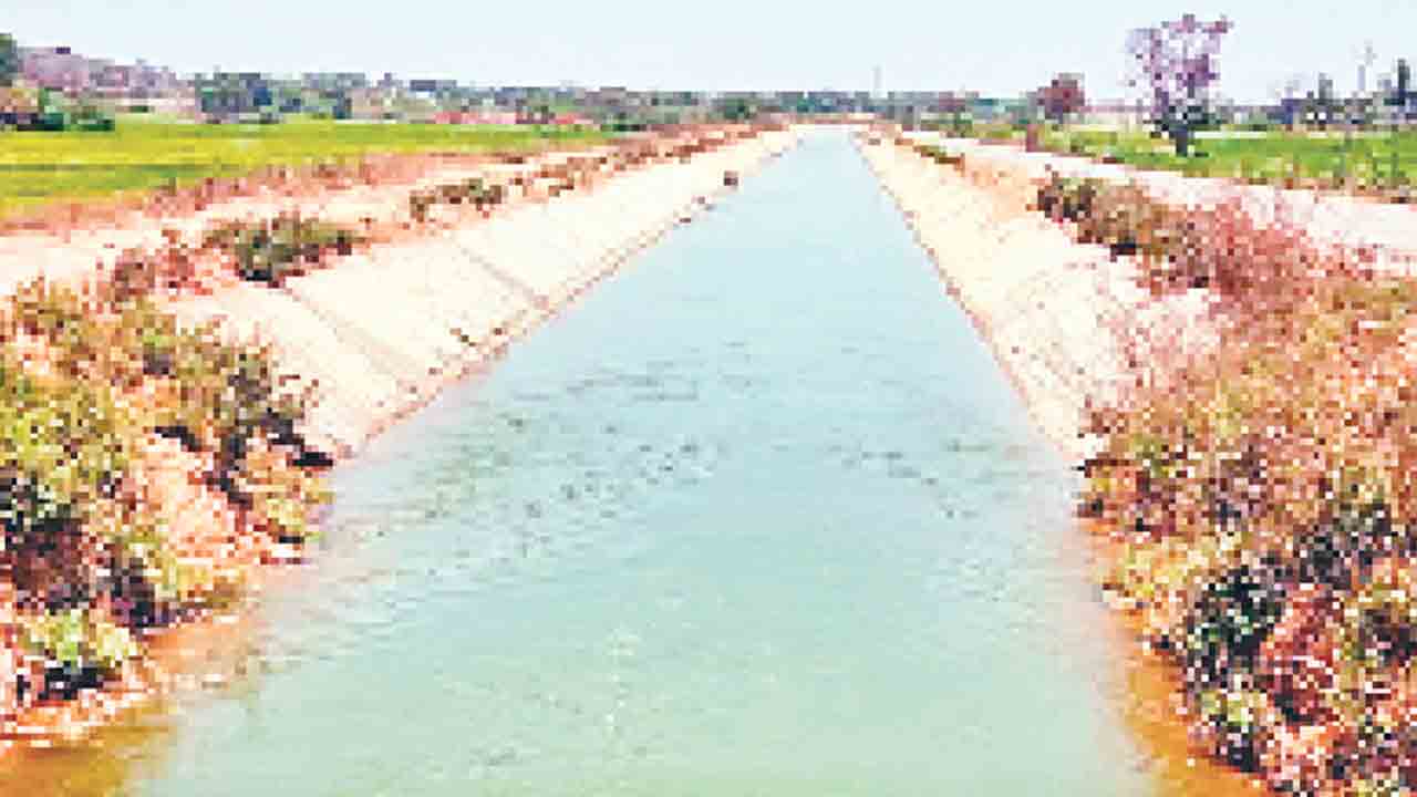 ప్రాజెక్టులకు కొనసాగుతున్న వరద