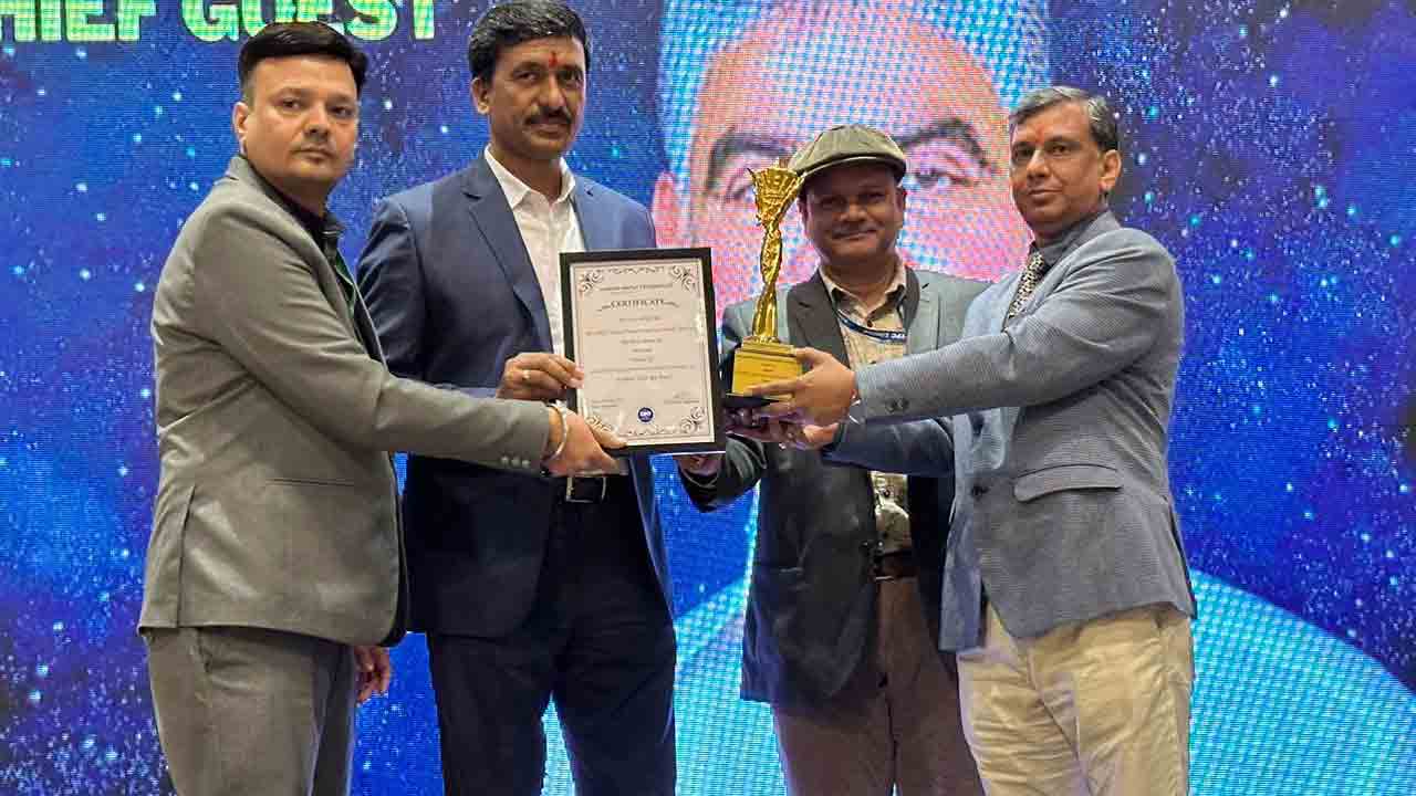 సింగరేణి సీఎండీకి ట్రీమ్యాన్‌ ఆఫ్‌ తెలంగాణ అవార్డు