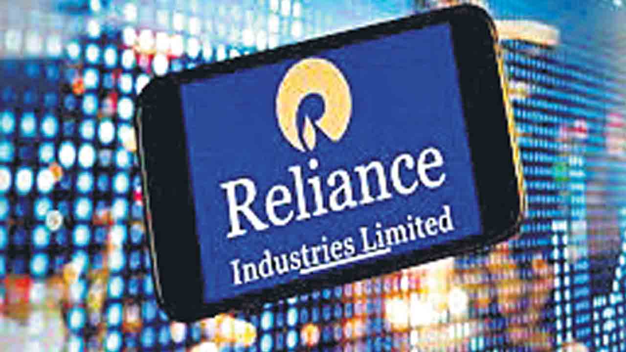 Reliance | రిలయన్స్‌కు చమురు సెగ.. 5 శాతం తగ్గిన నికర లాభం