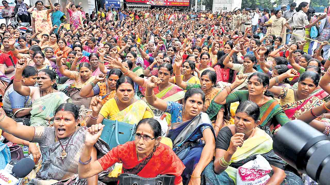 అంగన్వాడీల సమరశంఖారావం