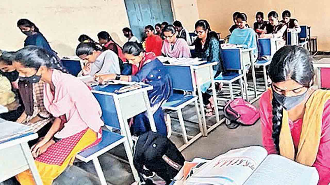 కార్మికుల పిల్లలకు స్కాలర్‌షిప్‌లు