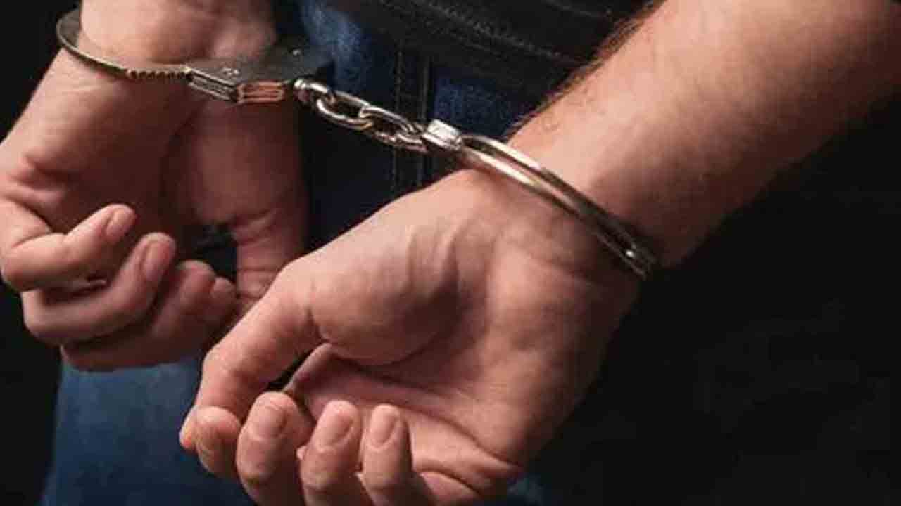 హన్మంతునాయక్‌ అరెస్టు