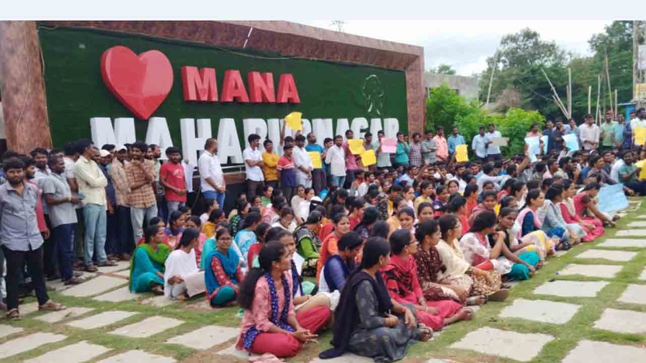 నిరుద్యోగుల కన్నెర్ర