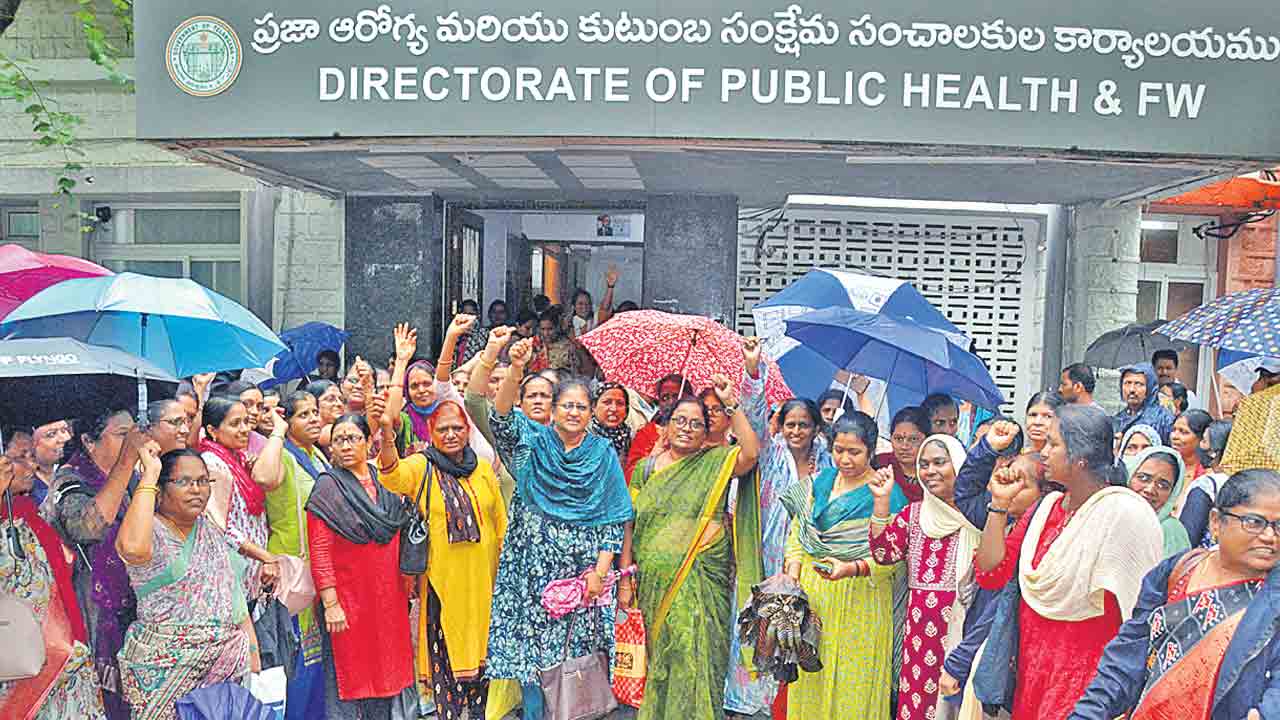 ఆగని నర్సుల నిరసన.. ఆగిన కౌన్సెలింగ్‌!