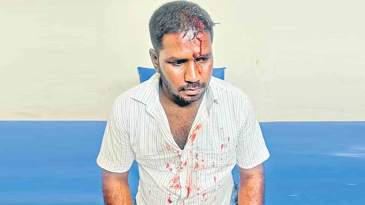 రెచ్చిపోయిన ఇసుకాసురులు
