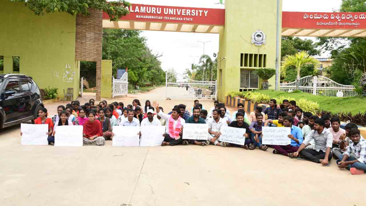 హామీలను నెరవేర్చాలి