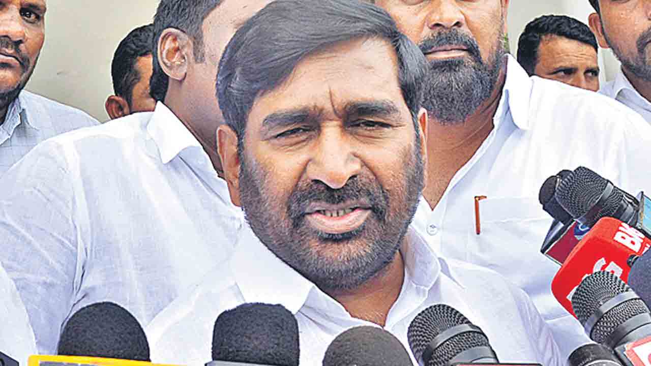 రుణమాఫీ కంటే డంబాచారానికి ఎక్కువ ఖర్చు