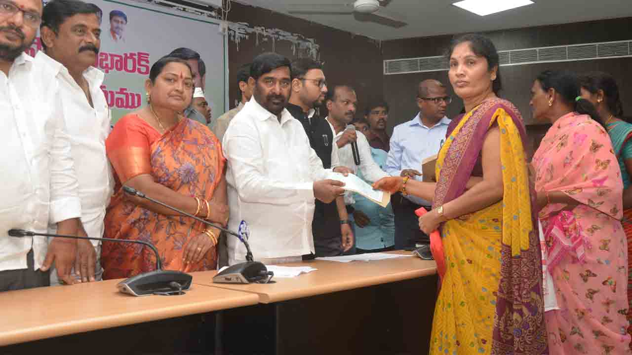 ఆడబిడ్డల ఆత్మగౌరవం పెంచిన ఘనత కేసీఆర్‌దే