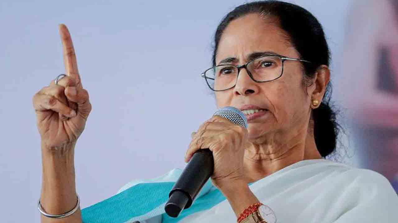 CM Mamata Banerjee | టిఫిన్‌ డబ్బులు కావాలంటే నేనిస్తా!.. ఎమ్మెల్యేలపై గవర్నర్‌ రూ.500 ఫైన్‌ వేయడంపై మమత చురకలు