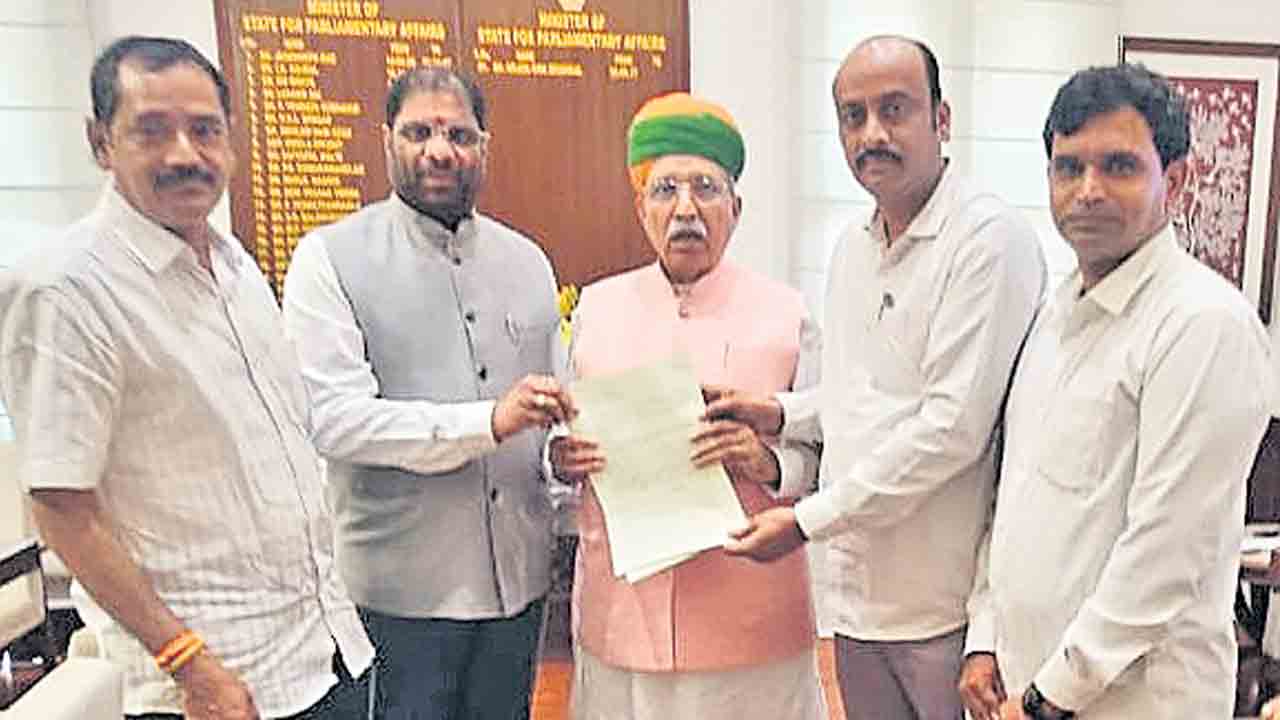 కొత్త నేరచట్టాలను సమీక్షించాలి