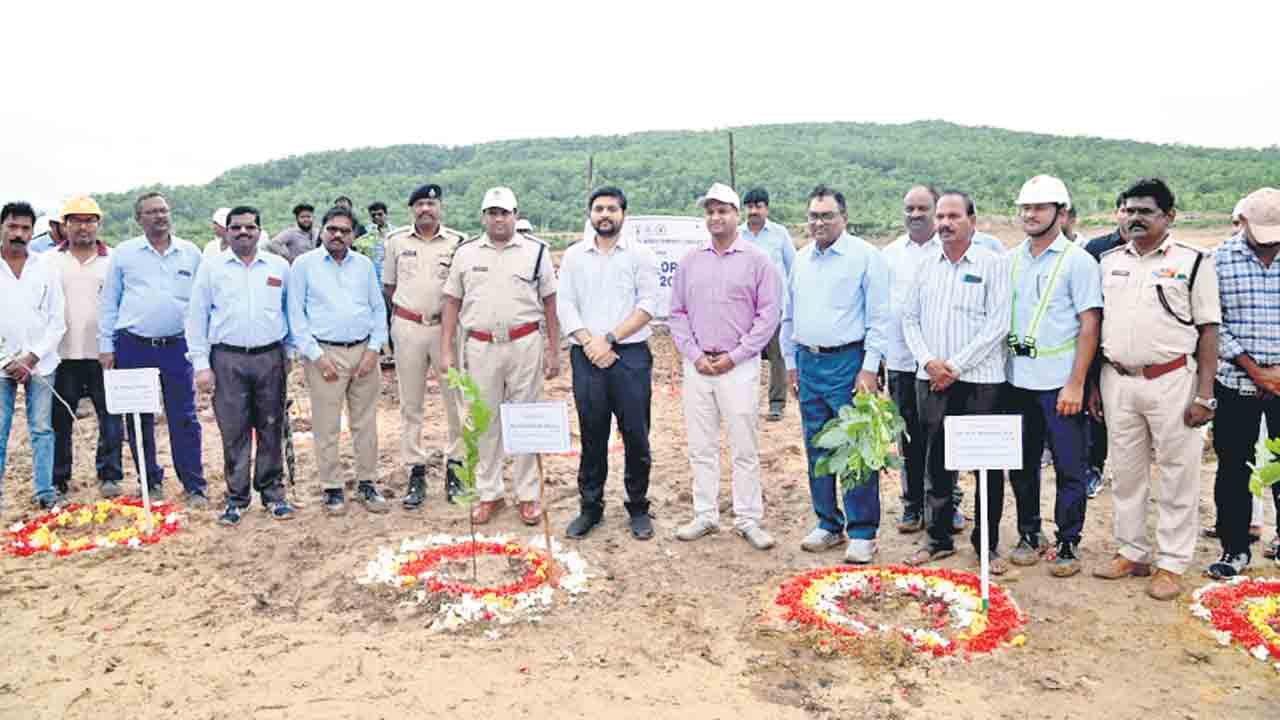 పర్యావరణ పరిరక్షణలో భాగస్వాములు కావాలి