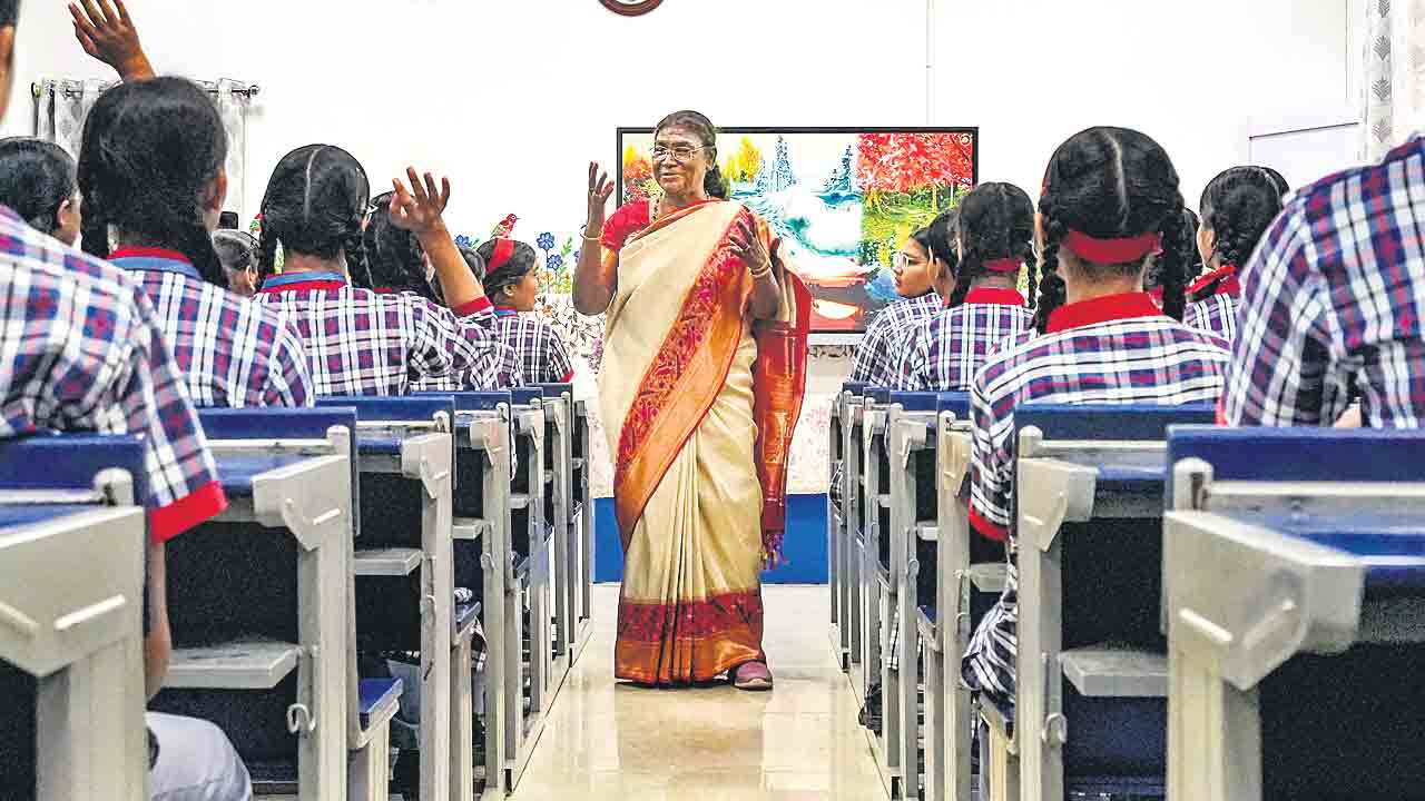 టీచరమ్మగా రాష్ట్రపతి