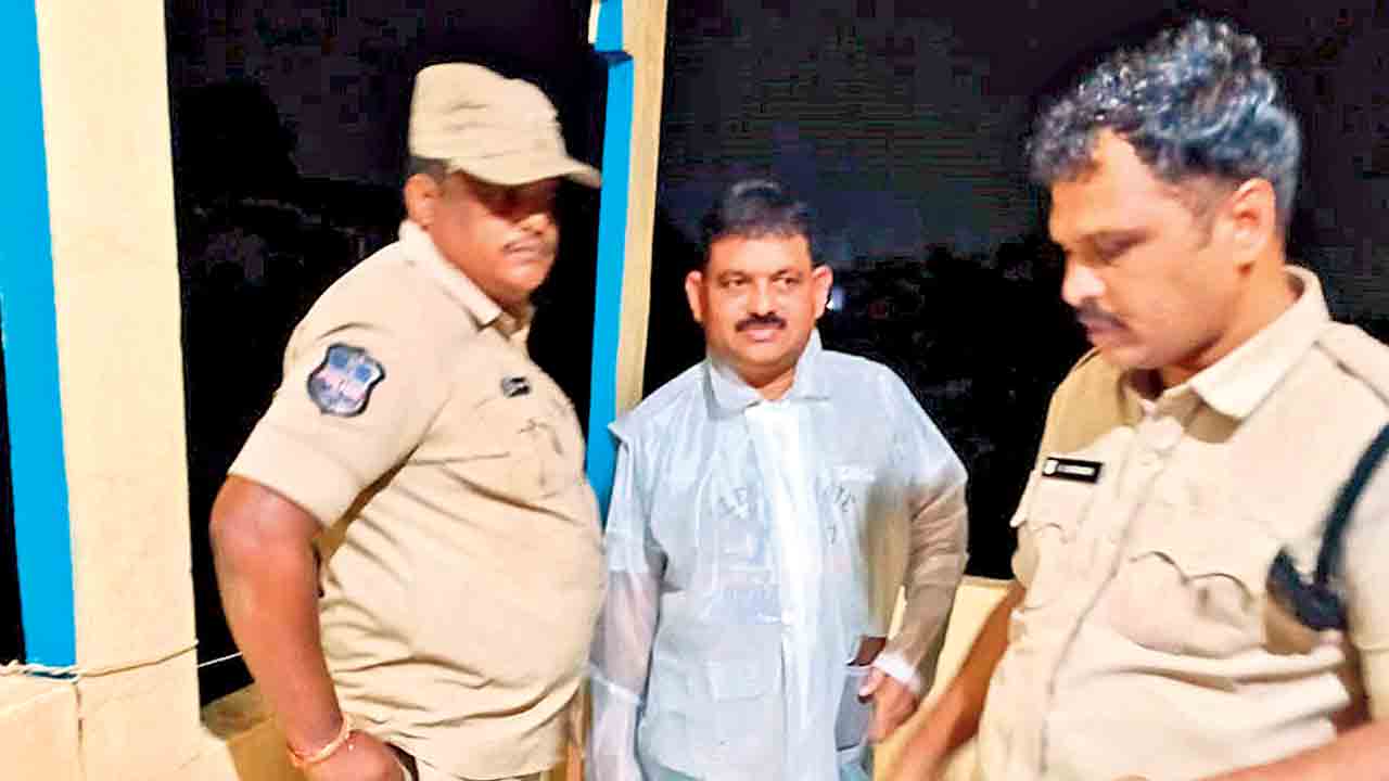 గురుకుల అభ్యర్థుల నిర్బంధం