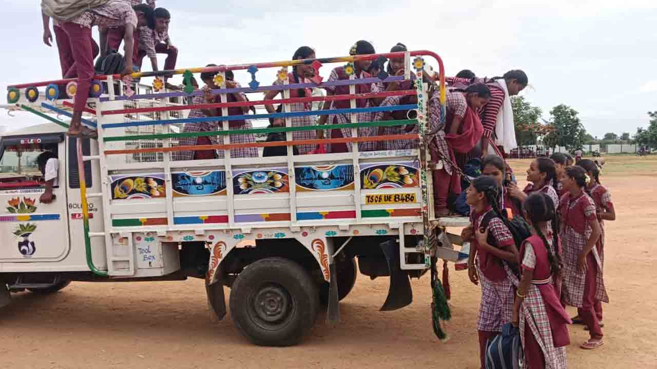 విద్యార్థుల బడి పాట్లు