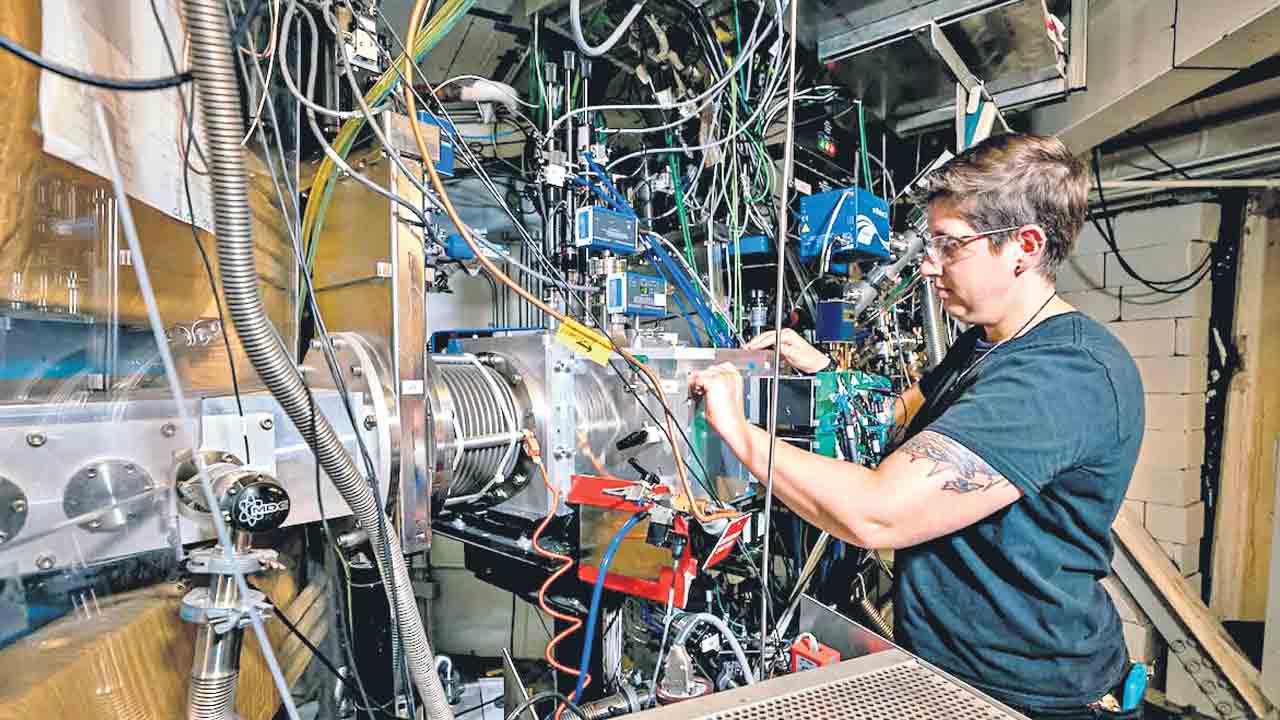 Element 120 | ఒక్క అడుగు దూరంలో.. మానవాళి చరిత్రలోనే భారీ మూలకం