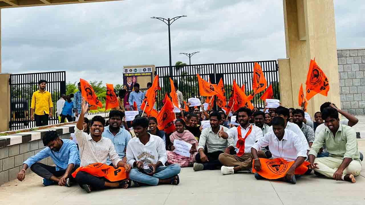 ఉద్యోగాలను భర్తీ చేయాలి