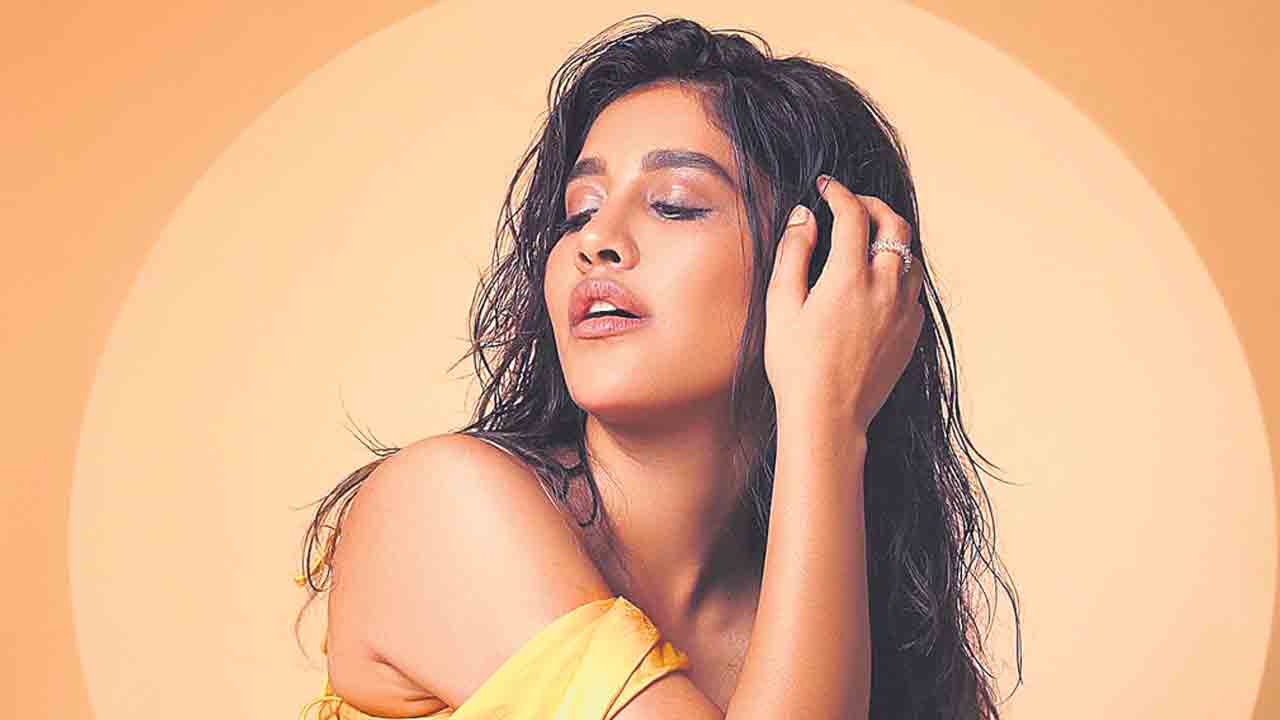 నన్ను నేను చూసుకోవాలని ఉంది