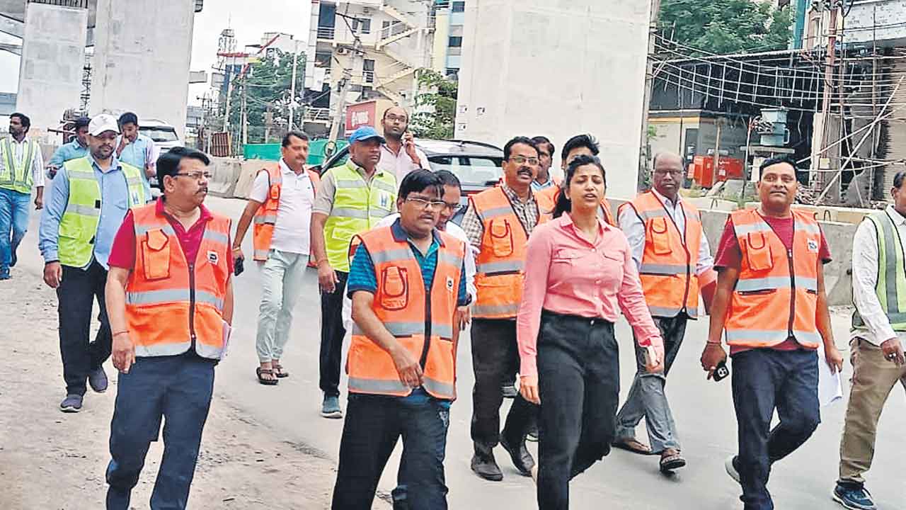 పబ్లిక్‌ టాయిలెట్లన్నింటినీ వినియోగంలోకి తేవాలి