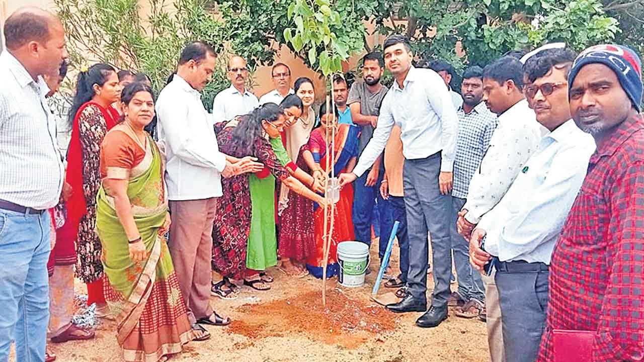 ప్రభుత్వ స్కూళ్లలోనే ఉత్తమ బోధన