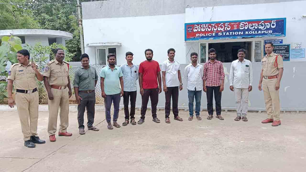 అడుగడుగునా అడ్డగింత