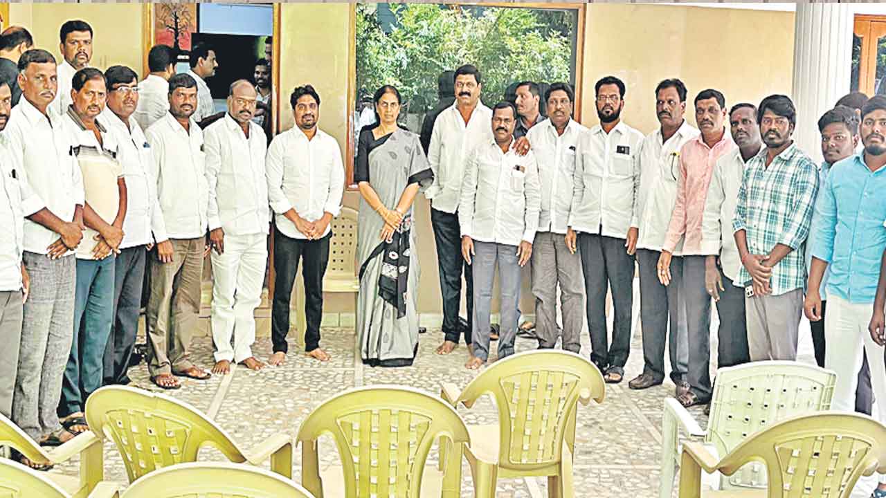 అధైర్యపడొద్దు అండగా ఉంటాం..