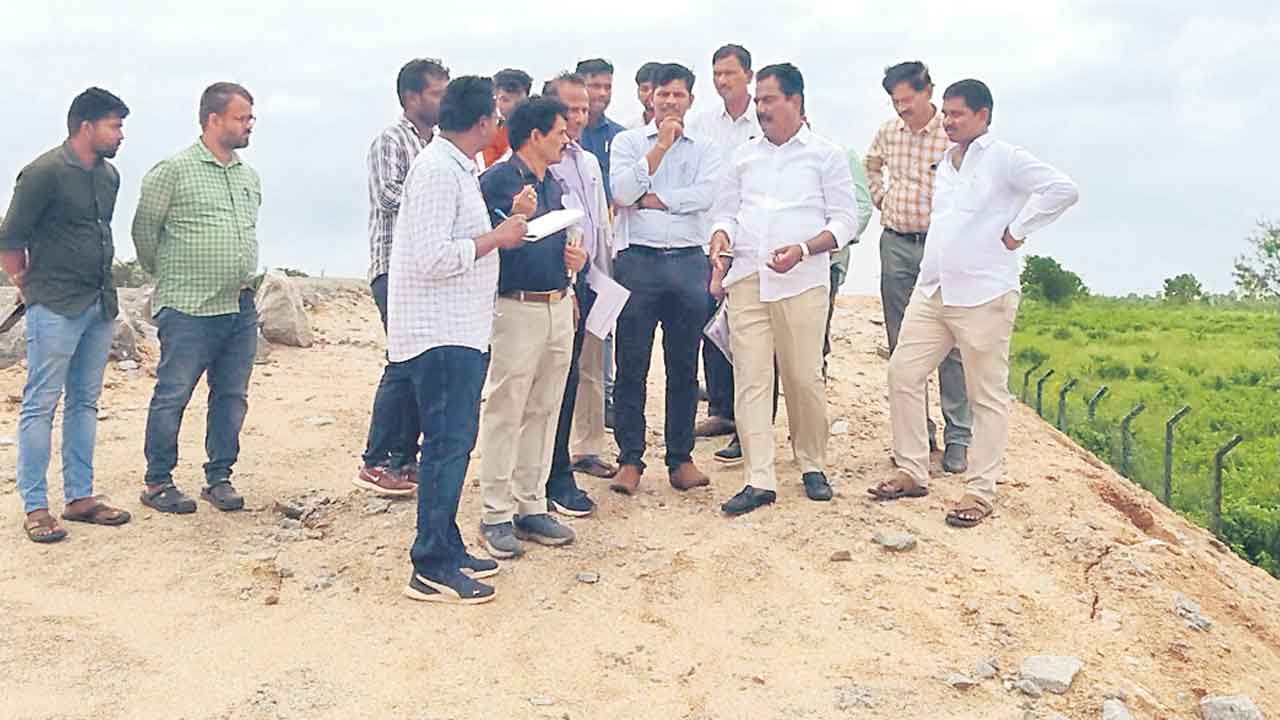 ఆయిల్‌పామ్‌ ఫ్యాక్టరీ పనులు పూర్తిచేయాలి