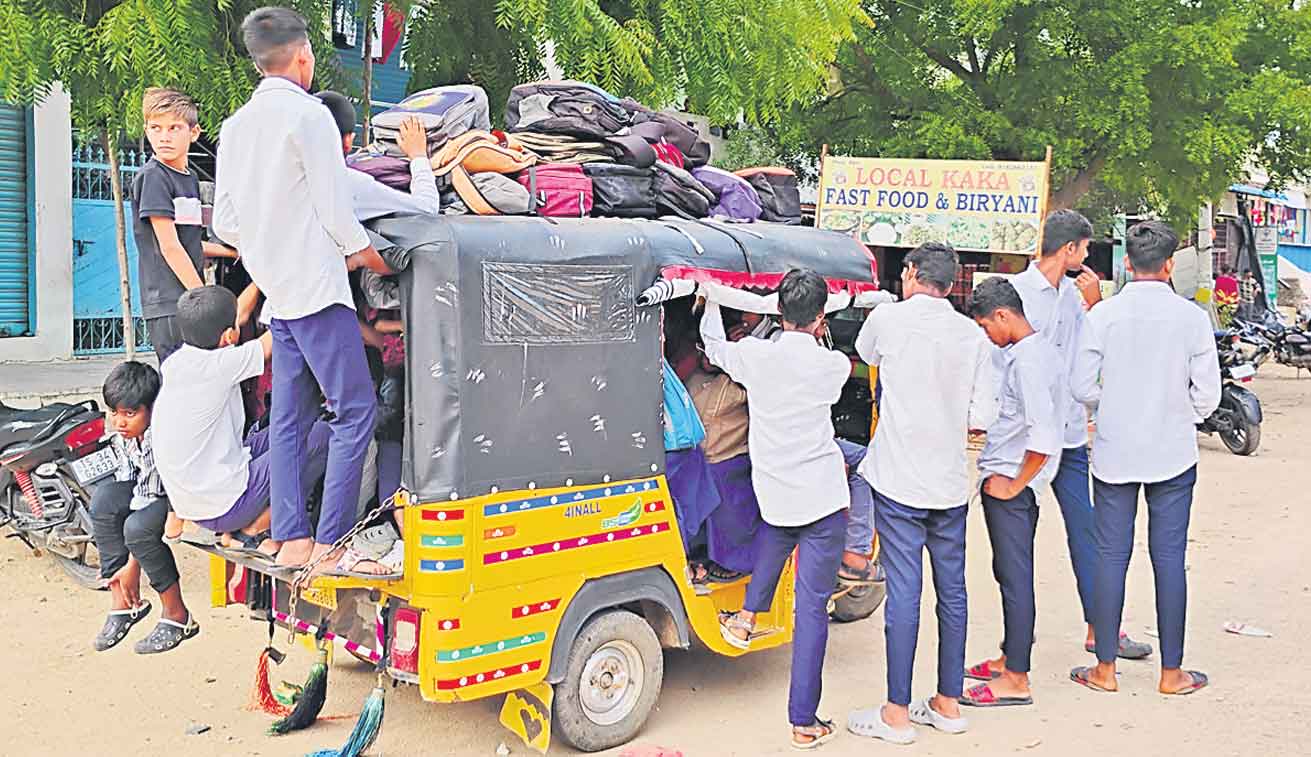 నడక యాతనే..