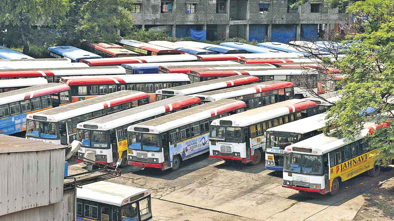 RTC Employees | పనిభారంతో ఆర్టీసీ సిబ్బందికి అనారోగ్యం.. యూనియన్లు లేక ఇష్టానుసారంగా డ్యూటీలు