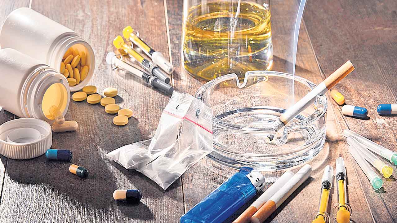 Telangana | ఈ తెలంగాణకు ఏమైంది? ఒకవైపు డ్రగ్స్‌.. మరోవైపు సారా!