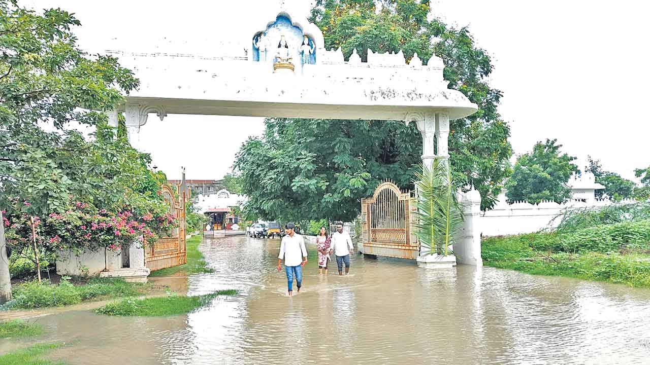 తెరిపివ్వని వాన
