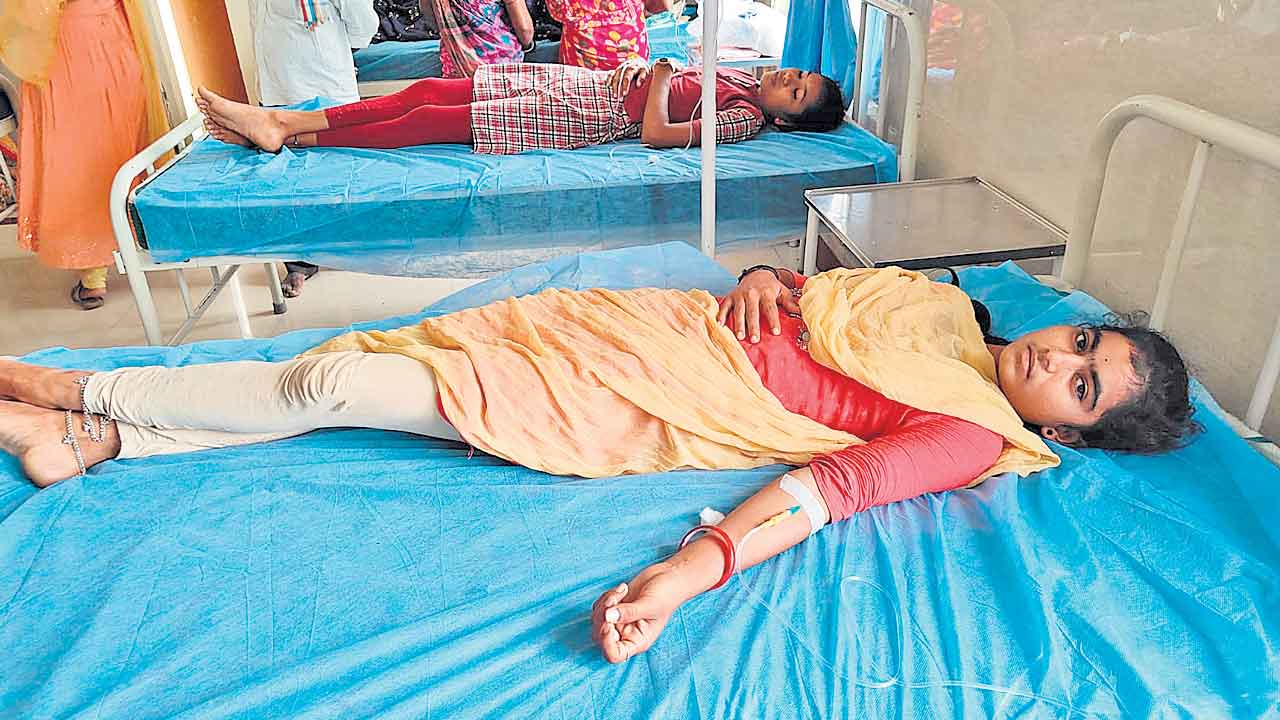 మాడల్‌ స్కూల్‌లో ఫుడ్‌ పాయిజన్‌