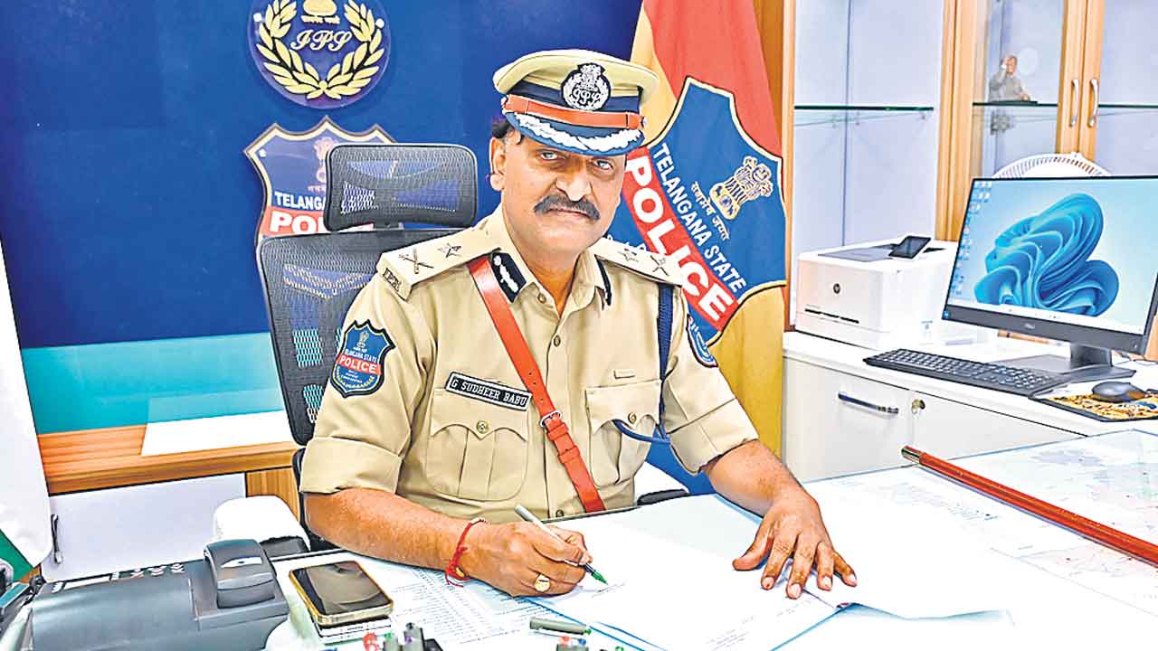 ఐపీఎస్‌లతో బదిలీల బంతాట!