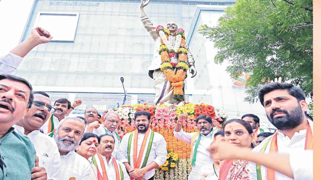వైఎస్‌ స్ఫూర్తిని కొనసాగిస్తాం
