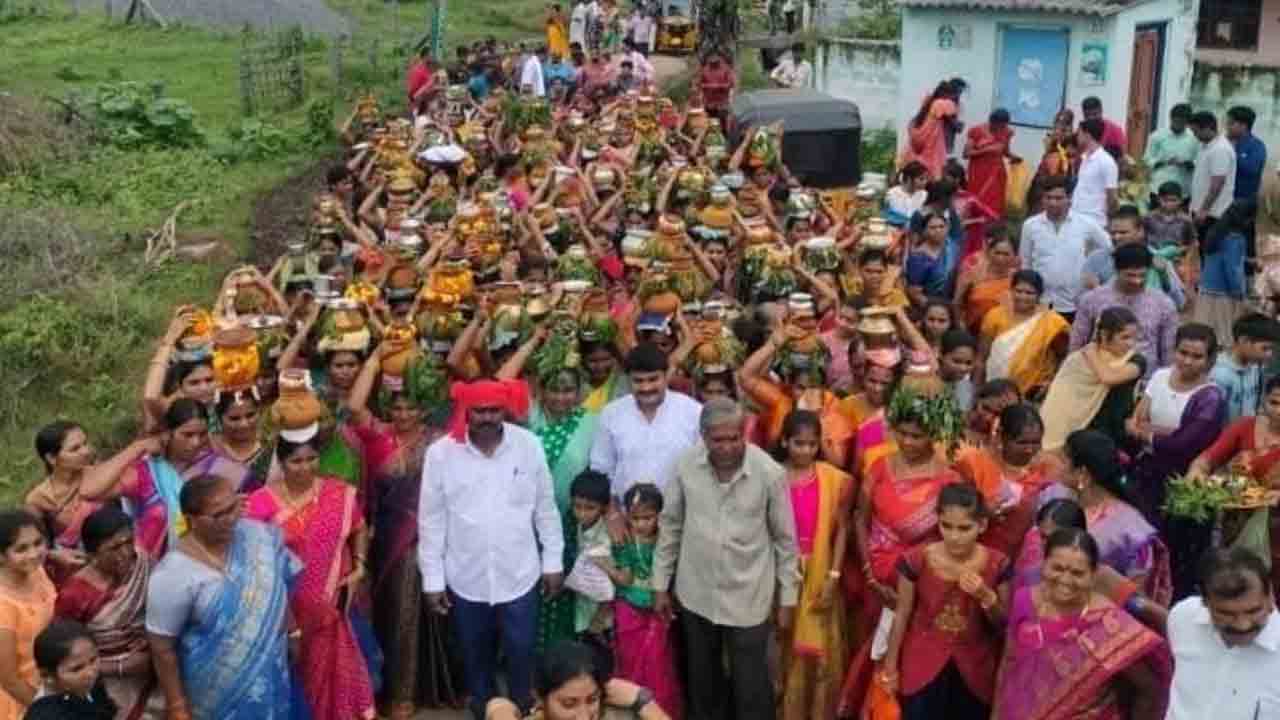 పంటలు పుష్కలంగా పండాలి.. గంగమ్మ తల్లీ..