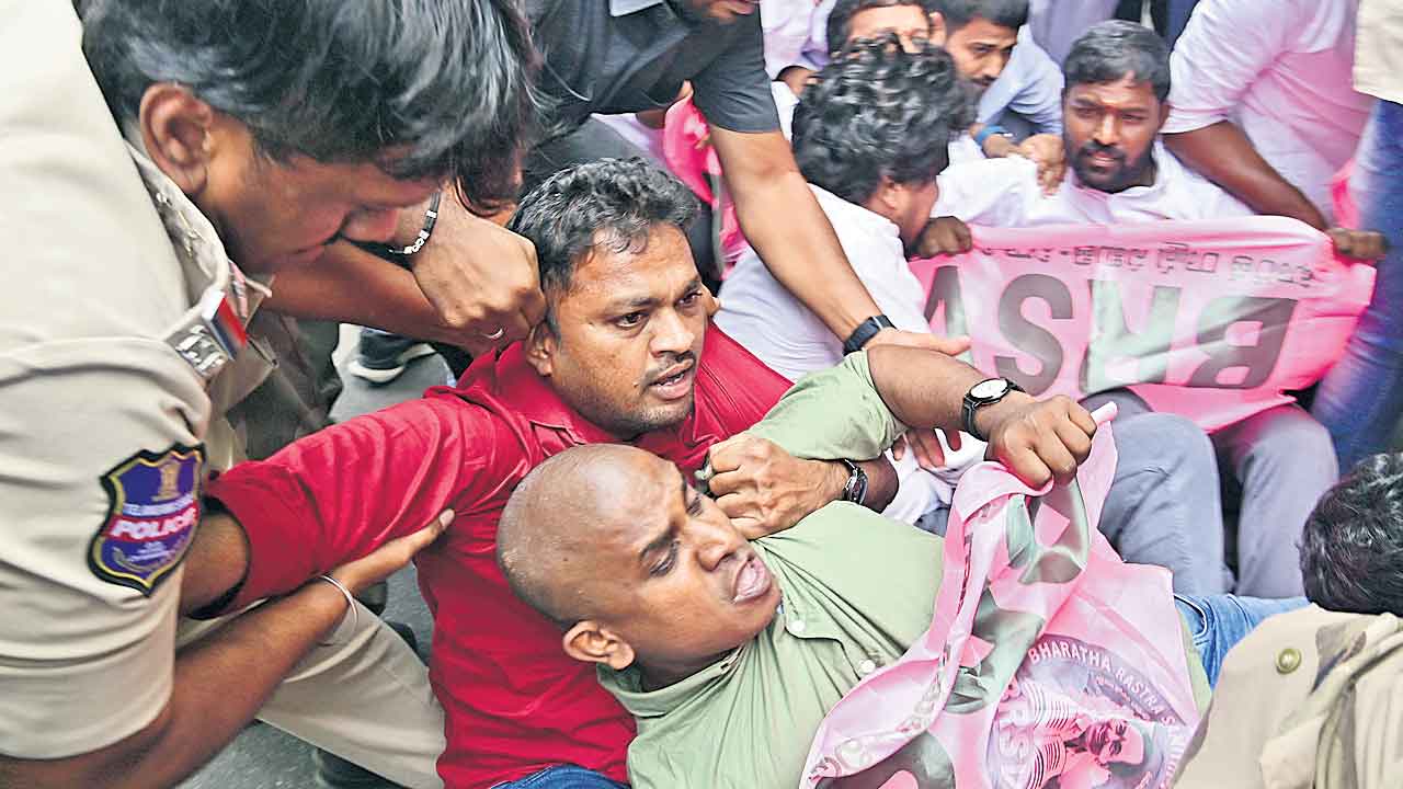 Telangana | తెలంగాణ బిడ్డలపై నిర్బంధం.. నిరుద్యోగుల మార్చ్‌పై సర్కారు ఉక్కుపాదం