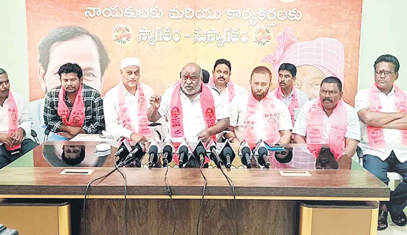 గ్యారెంటీల అమలులో ప్రభుత్వ నిర్లక్ష్యం