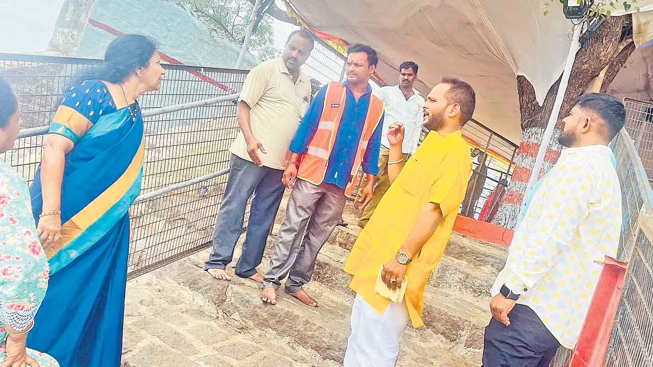 గోల్కొండ బోనాలకు ఏర్పాట్లు