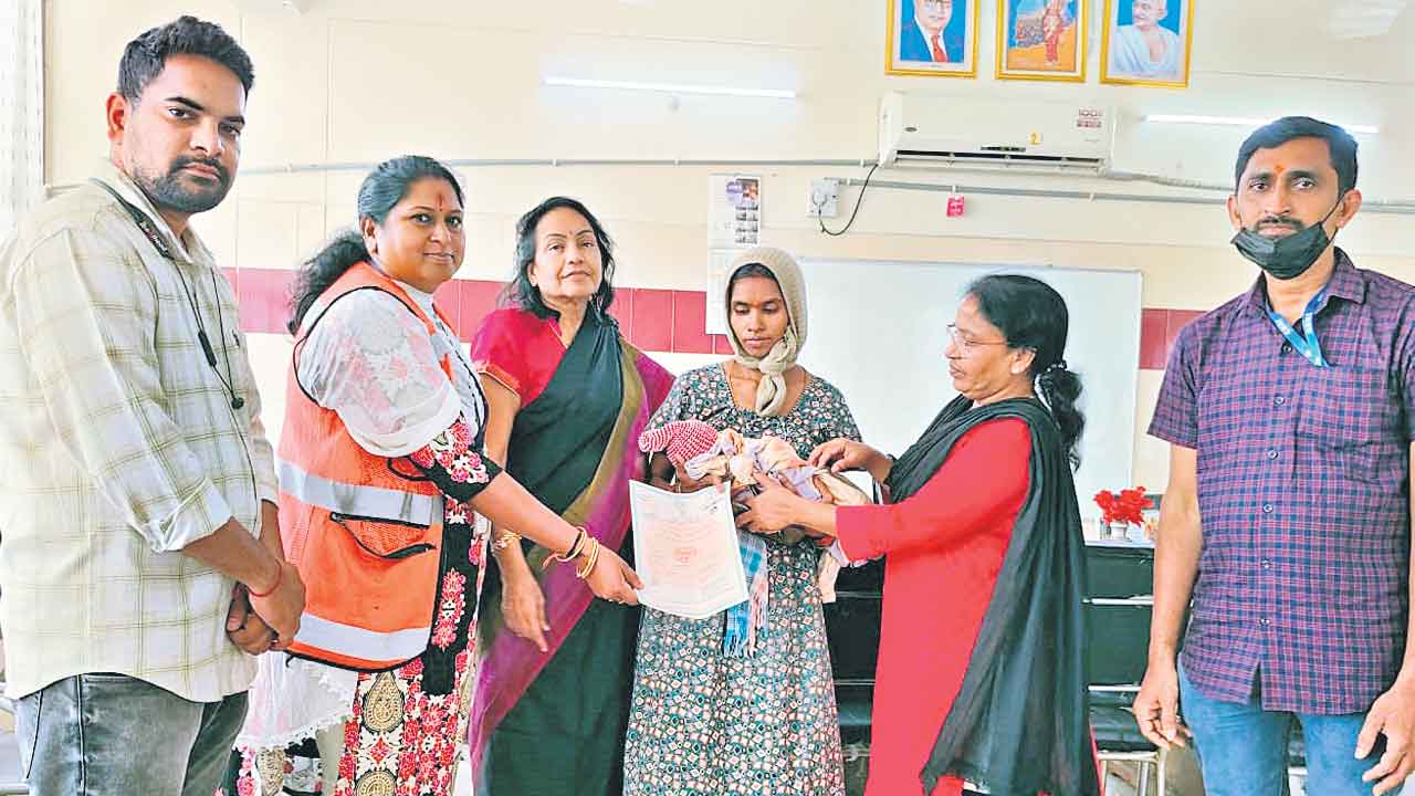 RTC Bus | బస్సులోనే ప్రసవం.. బిడ్డకు జనన ధ్రువీకరణ పత్రం