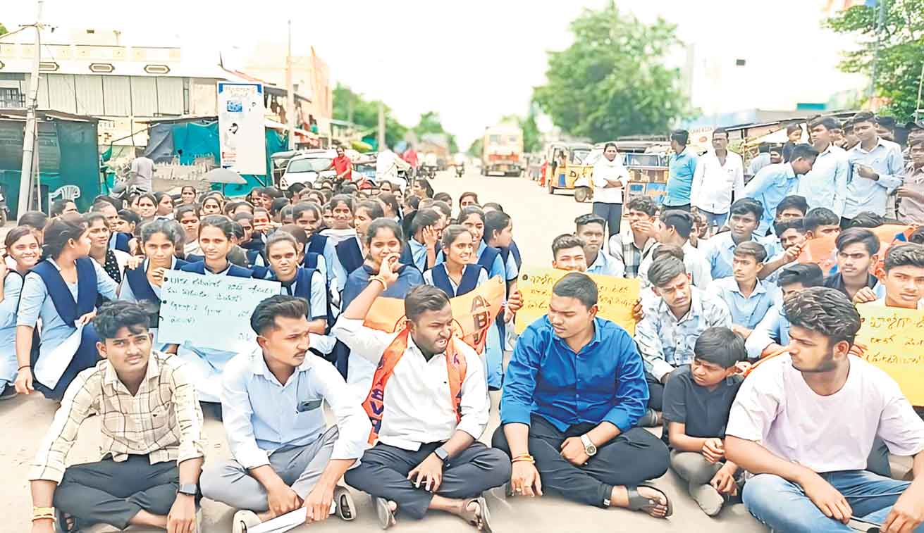 మెగా డీఎస్సీ పోస్టులను విడుదల చేయాలి