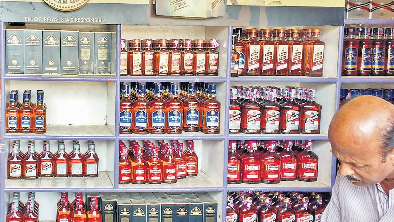 ఖజానాకు కిక్కు