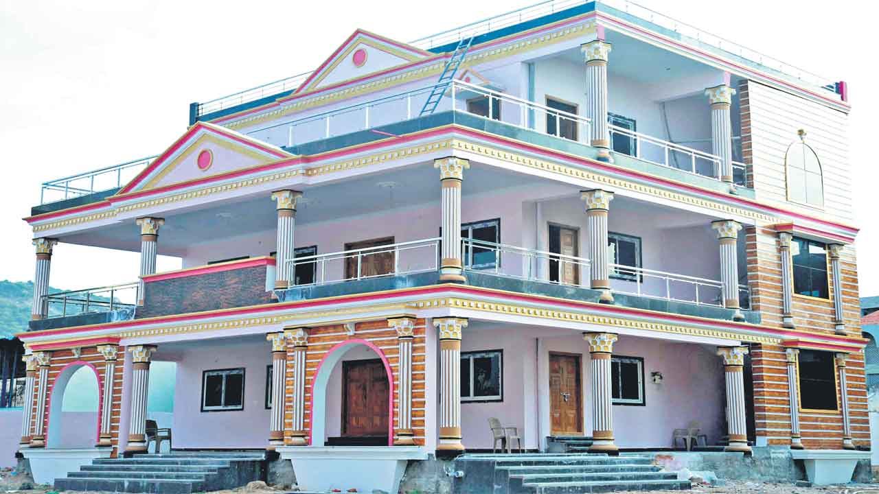 Minister Komatireddy | నల్లగొండ బీఆర్‌ఎస్‌ పార్టీ ఆఫీసును కూల్చేయండి.. అక్కసు వెళ్లగక్కిన మంత్రి కోమటిరెడ్డి